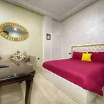 Velasquez Appart Hotel 4
